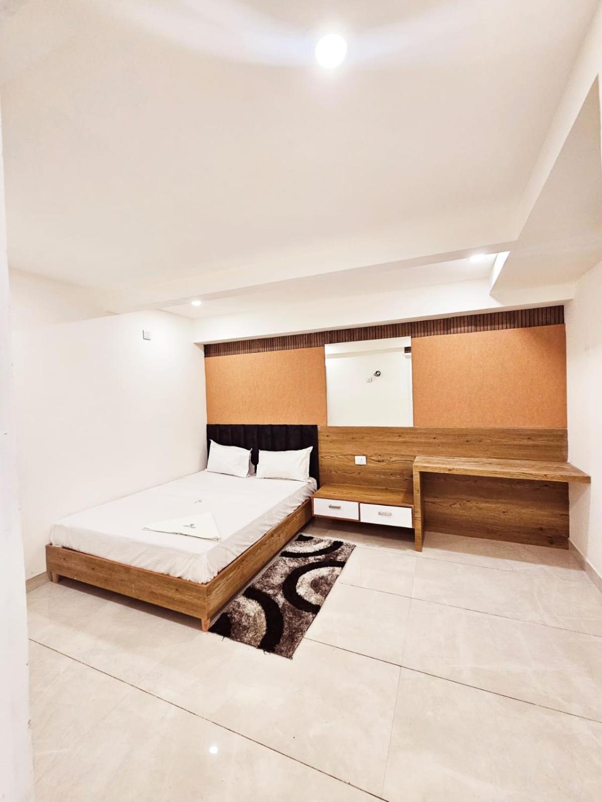 Lowfare Hotels Кожикод Екстериор снимка