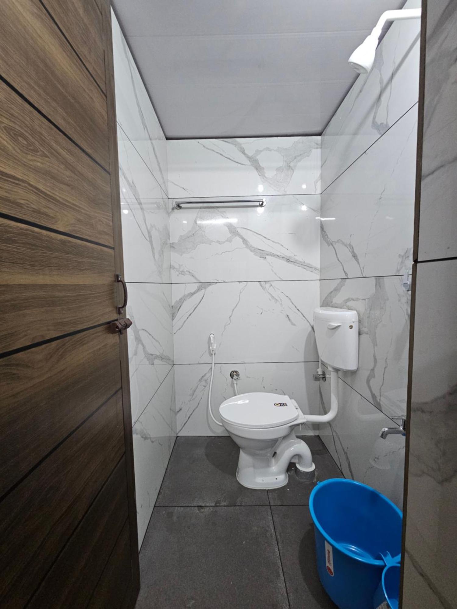 Lowfare Hotels Кожикод Екстериор снимка